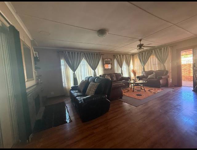 3 BEDROOM HOUSE FOR SALE IN VANDERBIJLPARK CW 1